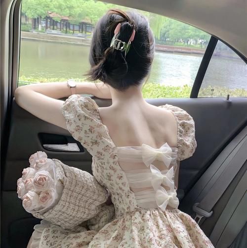 女生图片大全哪里找_女生头像高清无水印怎么下载