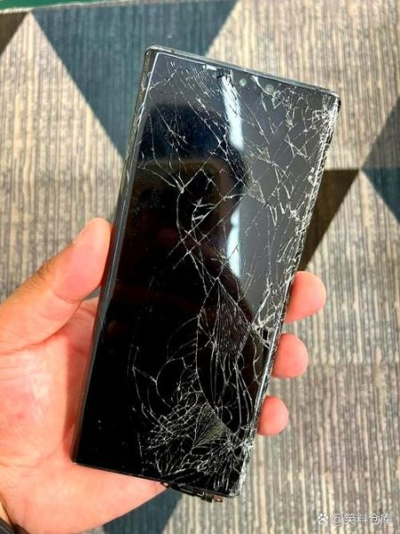 梦到摔坏手机是什么意思_手机摔碎梦境解析