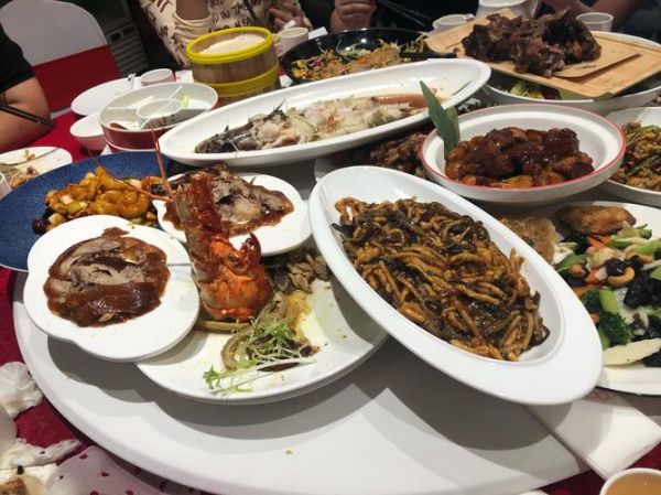 梦到宴会是什么意思_梦见参加宴会好不好