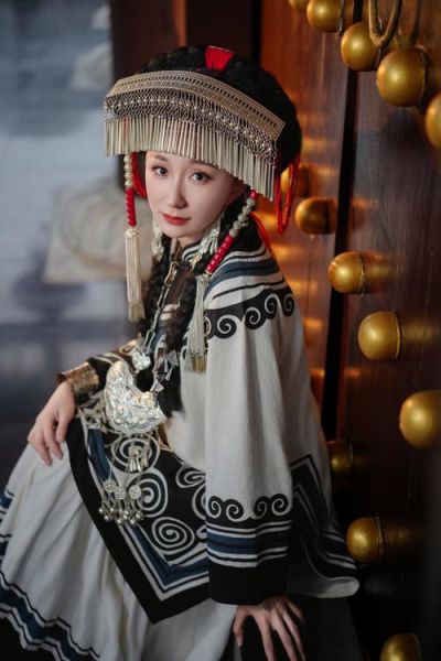 彝族图片大全哪里找_彝族服饰图片怎么拍