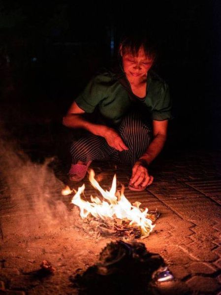 梦见烧纸钱是什么意思_梦到给祖先烧纸好不好