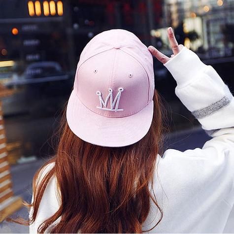 梦到戴帽子是什么意思_梦见自己戴帽子预示什么