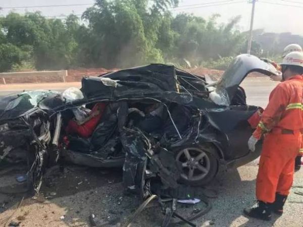 梦到汽车被撞_梦见车祸预示什么