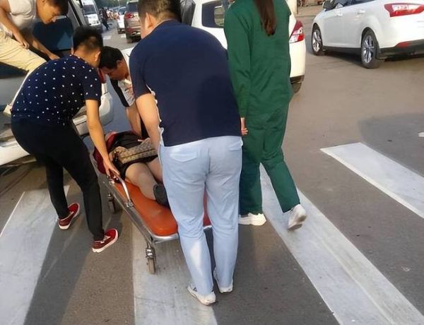 梦到车撞了是什么意思_梦见车祸预示什么