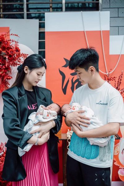 双胞胎宝宝图片怎么拍_双胞胎婴儿拍照姿势大全