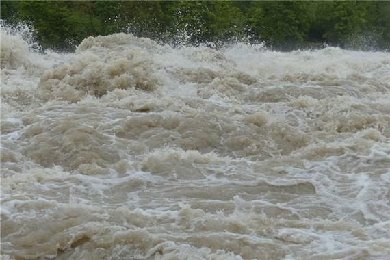 梦到老家发大水_梦见洪水是什么预兆