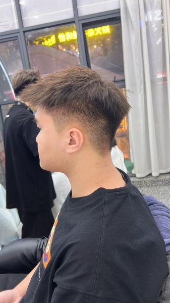 男生发型大全图片_适合圆脸男士发型推荐