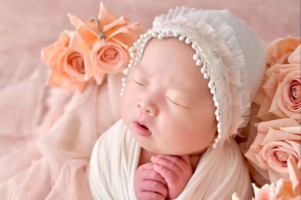 宝宝刚出生照片怎么拍_新生儿拍照注意事项