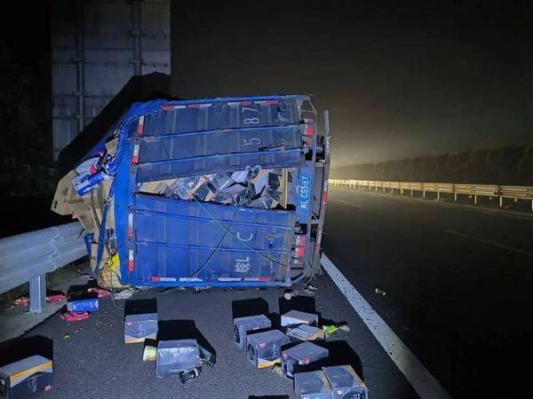 梦到卡车是什么意思_梦见卡车翻车预示什么