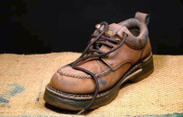 梦到鞋丢了一只是什么意思_梦到鞋丢了一只预示着什么