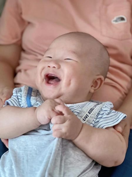 宝宝几个月会有意识的笑_婴儿社交微笑时间表