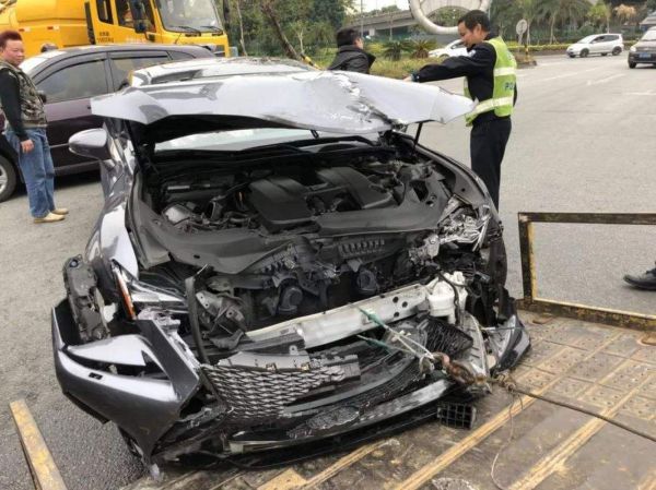 梦到被车撞是什么意思_被车撞梦的吉凶解析