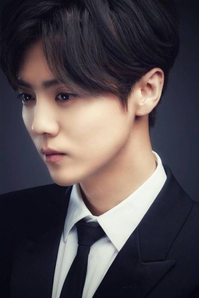 鹿晗图片大全在哪看_鹿晗高清壁纸怎么下载