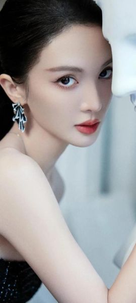 金晨图片大全哪里找_金晨高清壁纸怎么下载