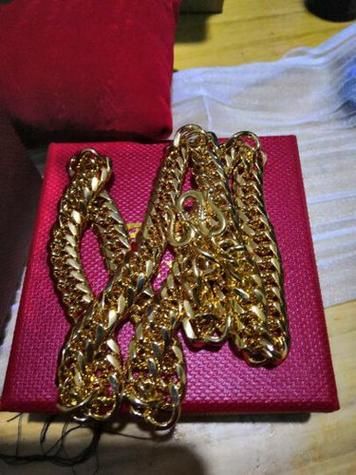 梦到捡到首饰是什么意思_梦见捡到金项链好不好