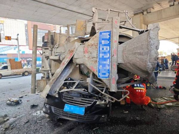 梦到车被压扁了_是什么意思