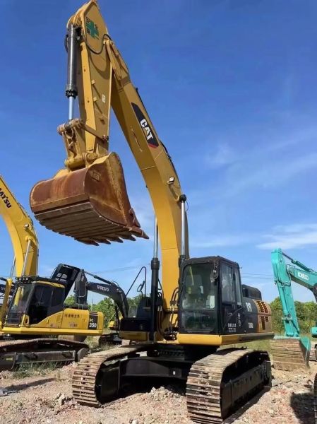 挖掘机图片大全哪里找_挖掘机型号怎么区分