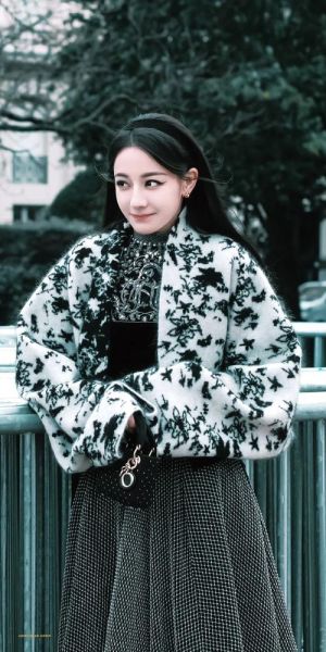 迪丽热巴图片大全_如何保存高清图